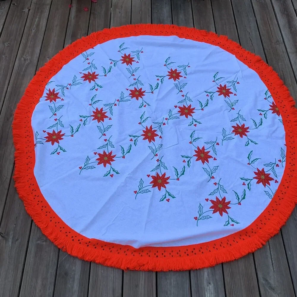 Vintage Embroidered Cotton Christmas Round Tablecloth 57” Yarn Fringe 5 Napkins
